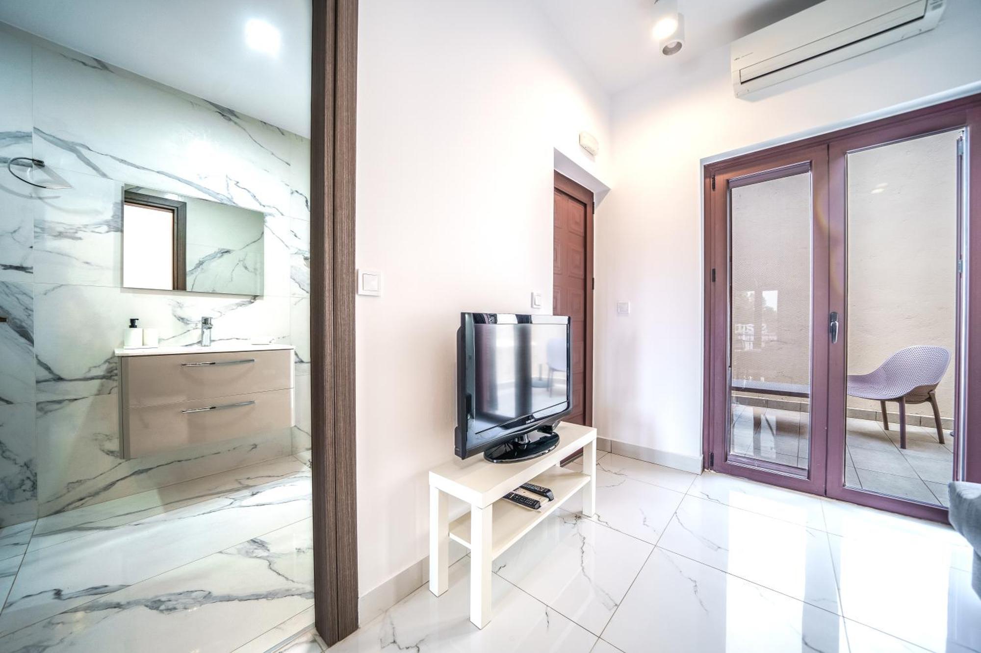 Dimitra & Deslina Luxury Αpartments Apartment เยโอริยิอูโปลิส ภายนอก รูปภาพ